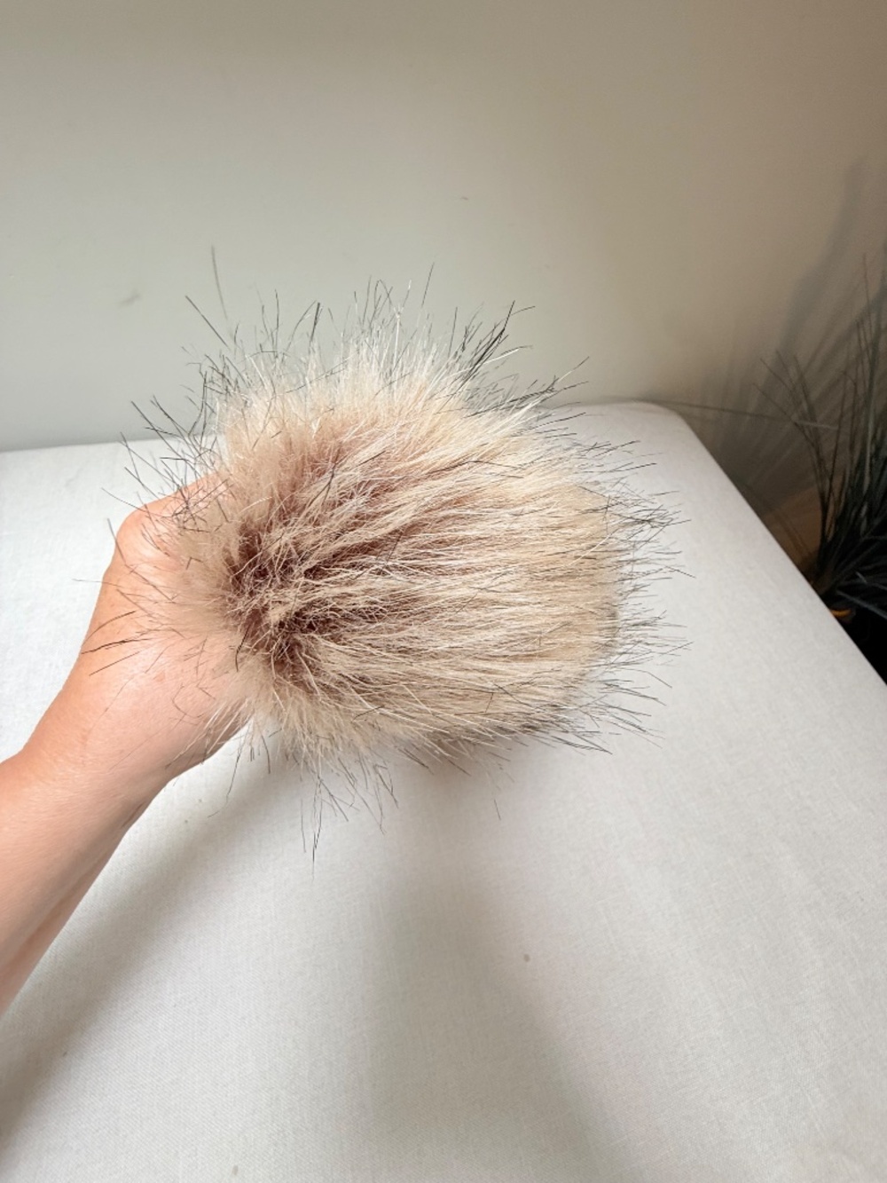 Timberland Cable Knit Hat With Faux Fur Pom Pom New With Tag - Picture 9 of 11